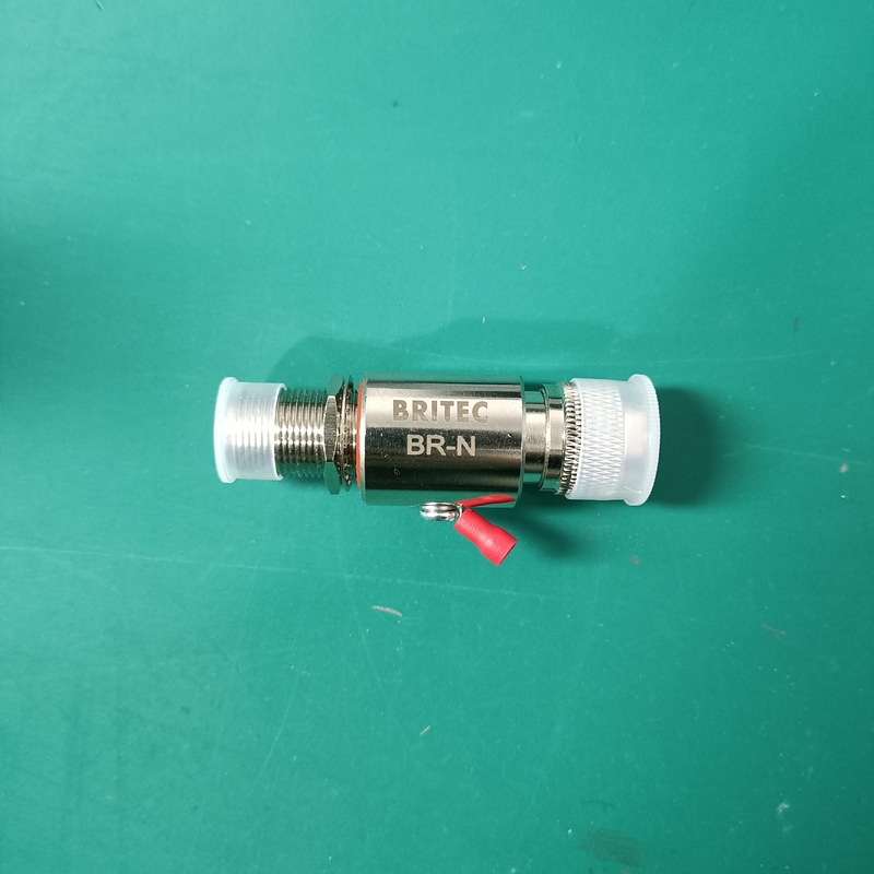 IP20 10 KA N Tipo Protezione da sovratensioni compatta con guscio in acciaio e peso di 127 g